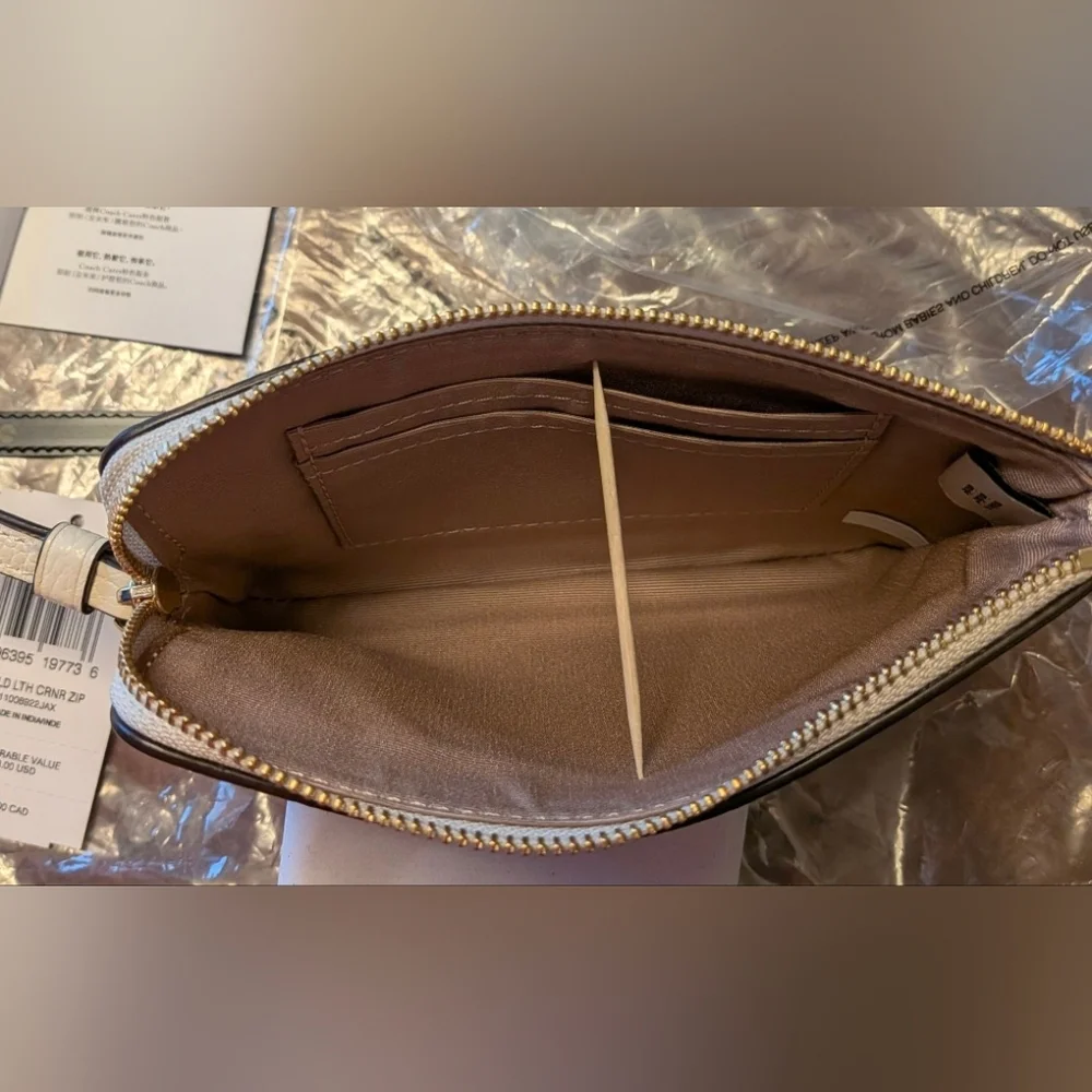NWT! Coach Pebbled Leather Wallet /Wristlet Set in CHALK (White)
